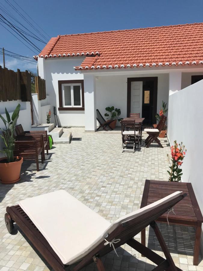 Villa Azenhas Do Mar Roadside House à Colares Extérieur photo