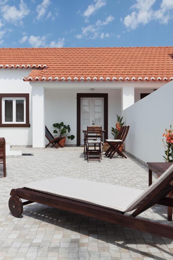 Villa Azenhas Do Mar Roadside House à Colares Extérieur photo