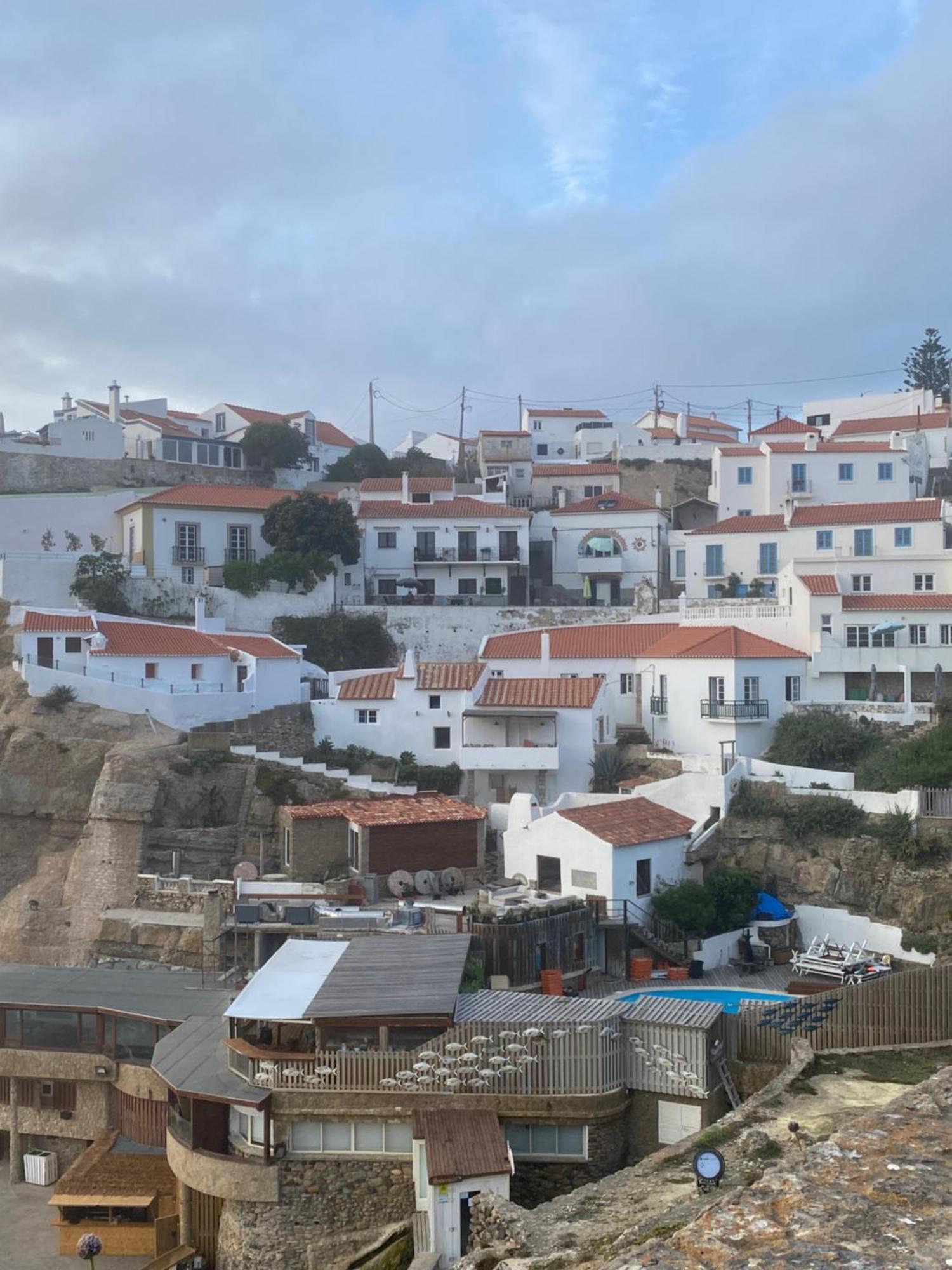 Villa Azenhas Do Mar Roadside House à Colares Extérieur photo